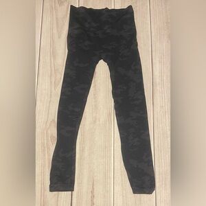 SPANX Size Large Camo Camouflage Look At Me Now Leggings Black & Gray